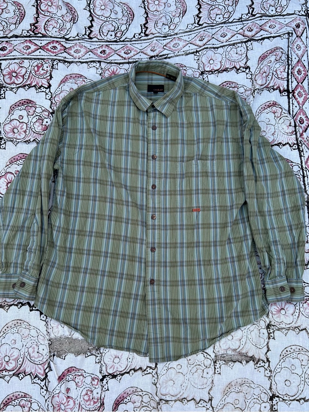Classic Men's Plaid Button-Down Shirt in Olive Green